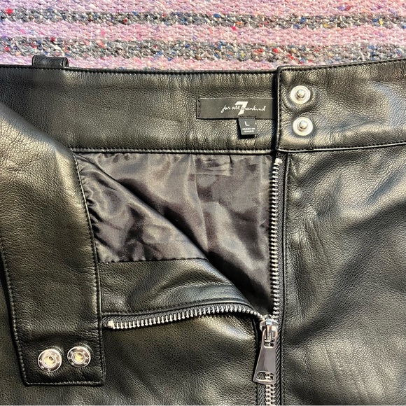 7 For All Mankind Faux Leather Skirt Size Large Black Zip front [free shipping!] - Picture 3 of 4